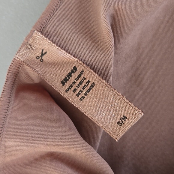 SKIMS Essential Mock Neck Long Sleeve Bodysuit| Sienna / S/M - Picture 7 of 7